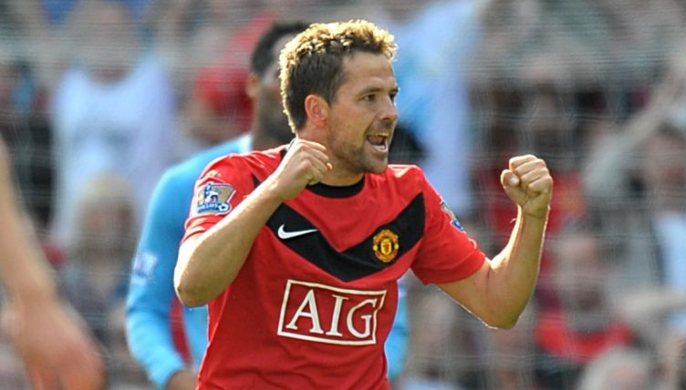 Manchester United's Michael Owen celebrates after scoring a late winner against Manchester City,