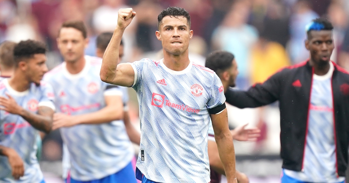 Watch Man Utd S Cristiano Ronaldo Makes Brilliant Bicycle Kick Clearance Planet Football