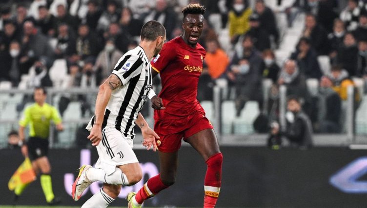 Roma's Tammy Abraham takes on Juventus' Leonardo Bonucci. October 2021.