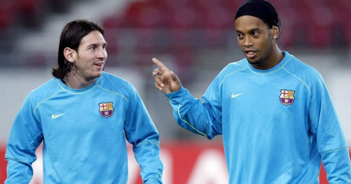FC Barcelona's Ronaldinho with Lionel Messi during a training session in Stuttgart 01 October 2007, prior to the Champions League match against VfB Stuttgart.