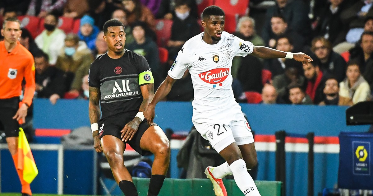 Mohamed-Ali Cho of Angers and Presnel Kimpembe of PSG during their Ligue 1 match, 15 October 2021 Parc des Princes.