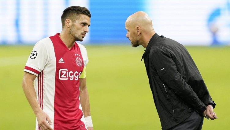 Ajax manager Erik ten Hag talks to Dusan Tadic at the Johan Cruyff Arena. October 2020.