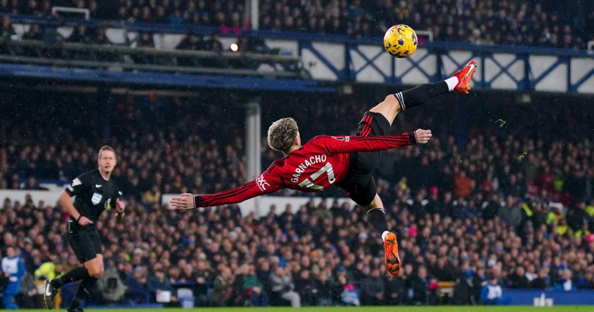 Manchester United's Alejandro Garnacho scores their side's first goal of the game with an overhead kick during the Premier League match at Goodison Park, Liverpool. Picture date: Sunday November 26, 2023.