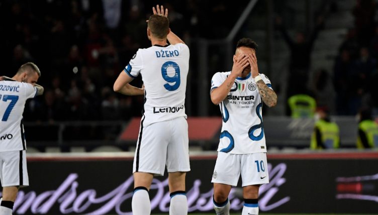 Internazionale's Lautaro Martinez and Edin Dzeko after their defeat to Bologna at Renato Dall'Ara stadium in Bologna, Italy, April 2022.