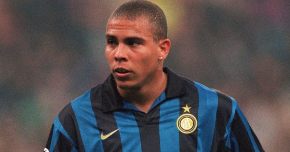 Inter Milan's Ronaldo playing against Spartak Moscow. San Siro, October 1998.