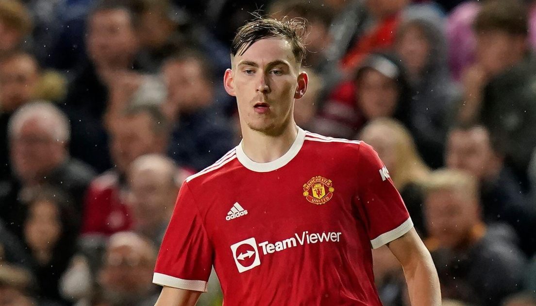 Watch Erik ten Hag gives James Garner advice in Man Utd training