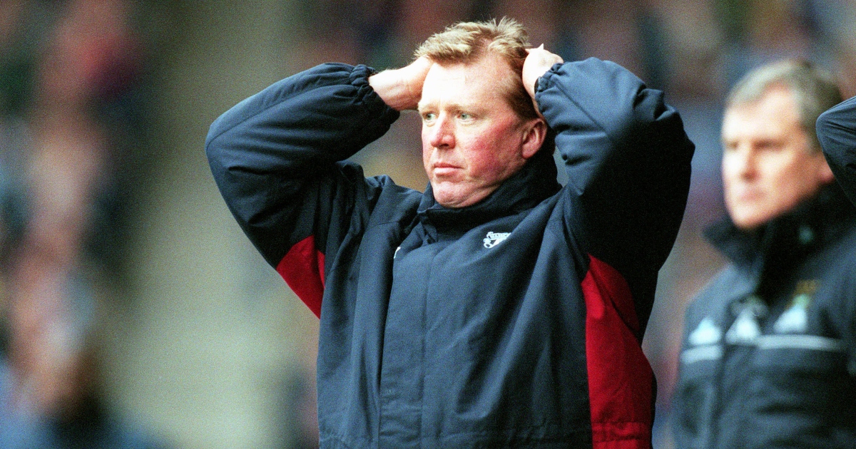Steve McClaren on the touchline during the Premiership game between Manchester United and Manchester City. Maine Road, November 2000.