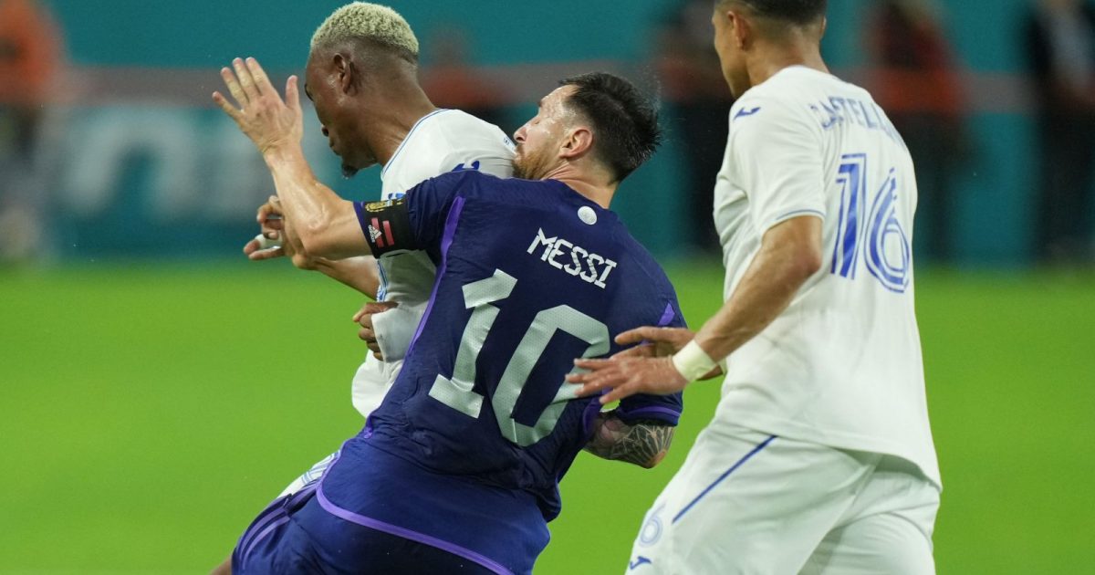 Argentina Lionel Messi (10) takes a hard shot from Honduras Deybi Flores (20) during the game between Honduras and Argentina on Friday, Sept 23, 2022 at Hard Rock Stadium in Miami Gardens FL.