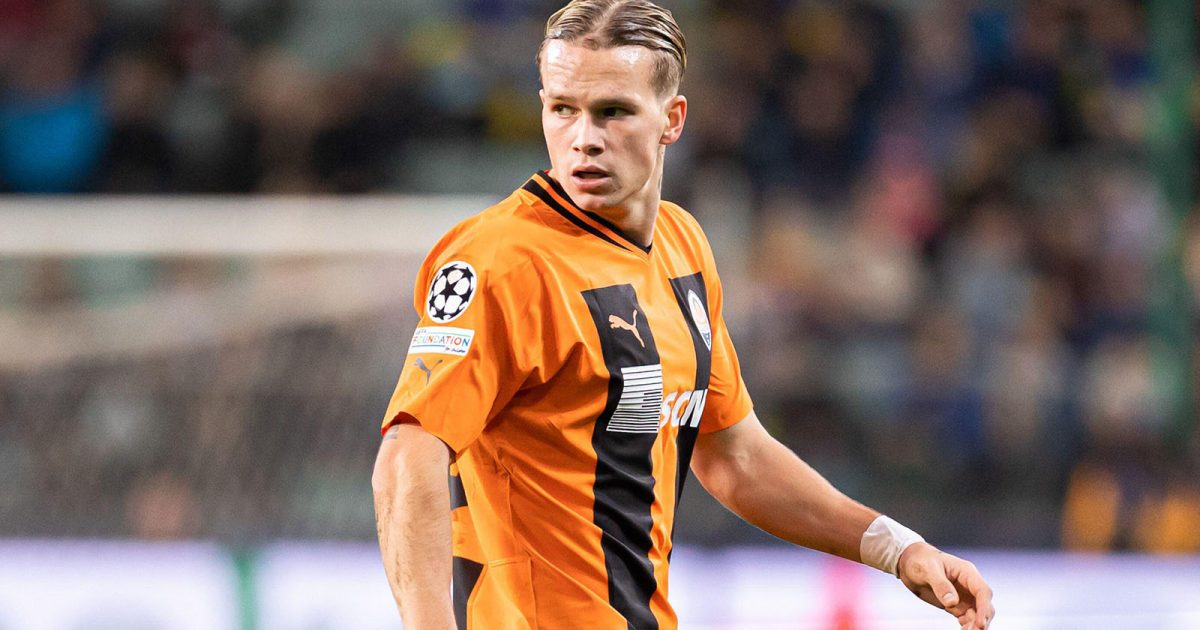 Mykhailo Mudryk of Shakhtar seen in action during the UEFA Champions League Group Stage match between FC Shakhtar Donetsk and RB Leipzig