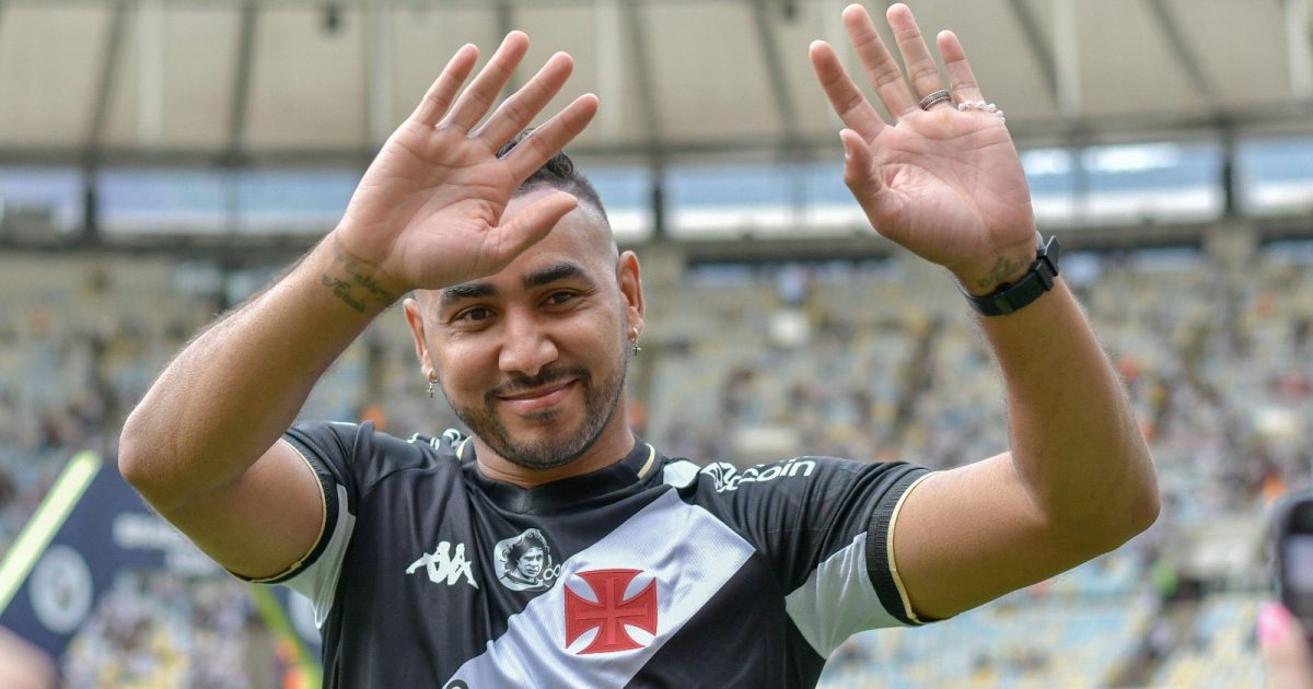 Rio de Janeiro, Brazil. 20th Aug, 2023. The French player, Dimitri Payet, is presented as the new reinforcement of Vasco da Gama, moments before the match the match between Vasco da Gama and Atletico Mineiro, for the Brazilian Serie A 2023, at Maracana Stadium, in Rio de Janeiro on August 20.