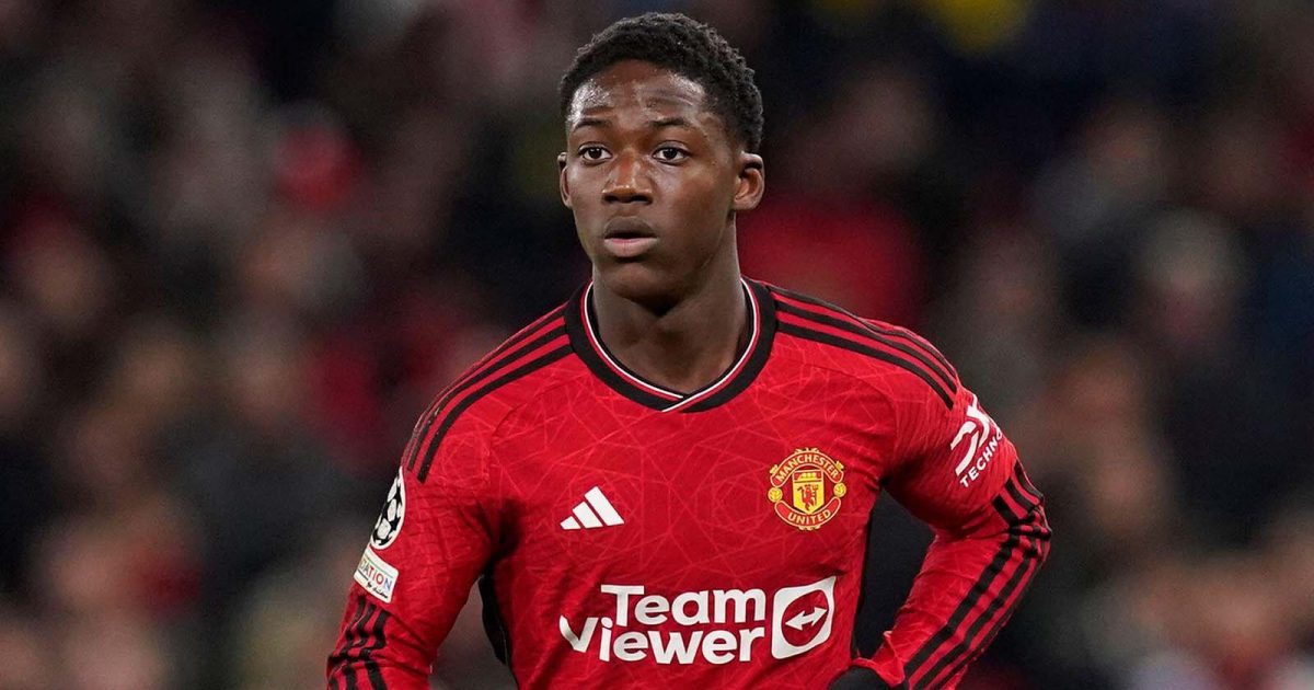Kobbie Mainoo in action for Man Utd.