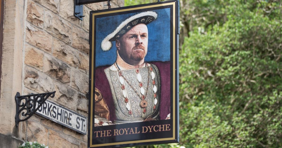 Burnley, Lancashire, UK. 1st Jun, 2018. Derek 'Rocky' Mills officially unveils The Royal Dyche Pub. The pub changed its name from the Princess Royal following a promise that if Burnley Football Club manager Sean Dyche lead the team into Europe it would be renamed in his honour.
