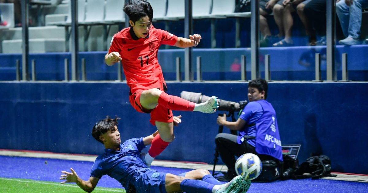 Min-hyuk Yang in action for South Korea.