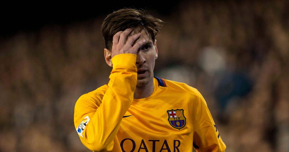 Lionel Messi reacts to missing a chance against Valenica, 2015