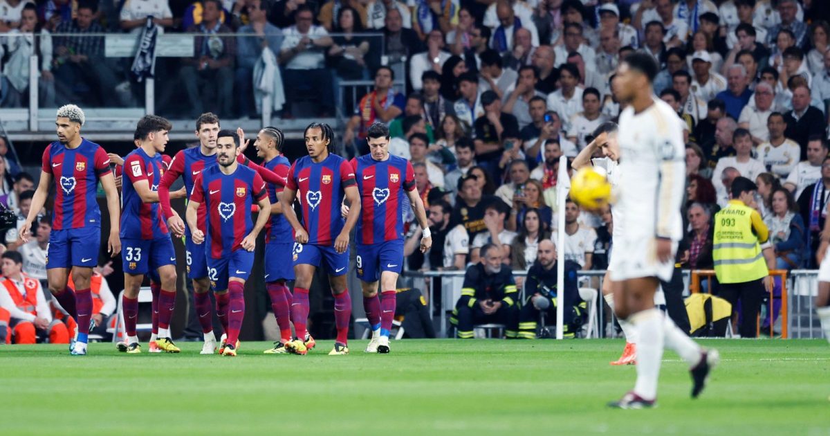 Madrid, Spain. Credit: D. 21st Apr, 2024. Barcelona team group (Barcelona) Football/Soccer : Spanish "La Liga EA Sports" match between Real Madrid 3-2 FC Barcelona at Estadio Santiago Bernabeu in Madrid, Spain.