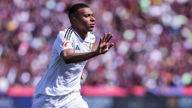 The last seven players to score a hat-trick in El Clasico: Mbappe, Messi...
