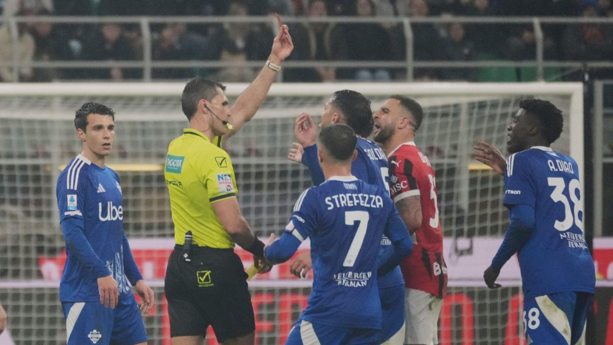 Dele Alli was sent off on his Serie A debut for Como.