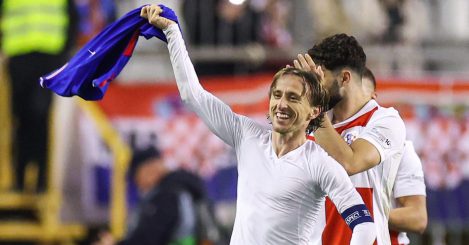 Grab the popcorn & watch Modric giving Mbappe a b*llocking for diving