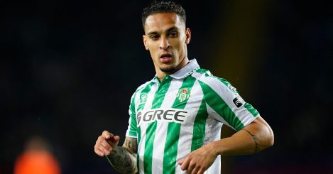 Antony sending Robert Lewandowski for a hot dog has left our jaw dislocated