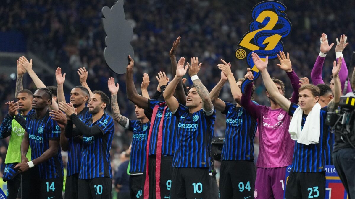 Inter Milan players celebrate winning their 21st Scudetto.