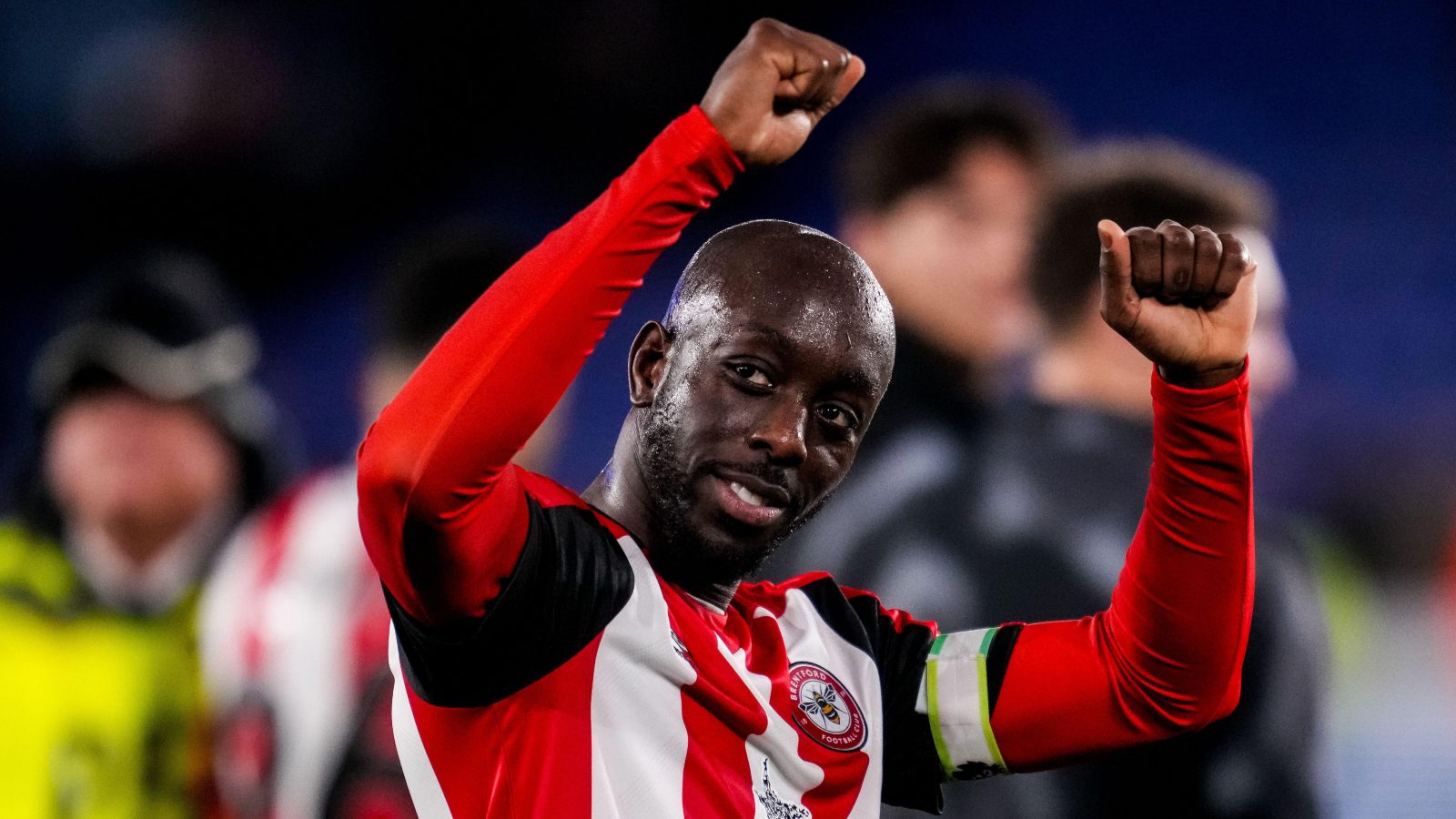 Leicester, UK. 21st Feb, 2025. LEICESTER, ENGLAND - FEBRUARY 21: Yoane Wissa of Brentford celebrates his team's win after the Premier League match between Leicester City FC and Brentford FC at The King Power Stadium on February 21, 2025 in Leicester, England.
