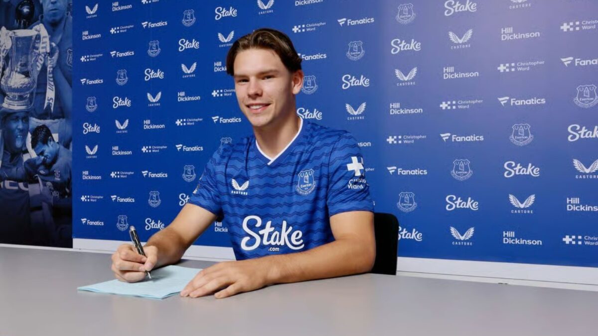 Everton have confirmed the signing of Tyler Dibling from Southampton.