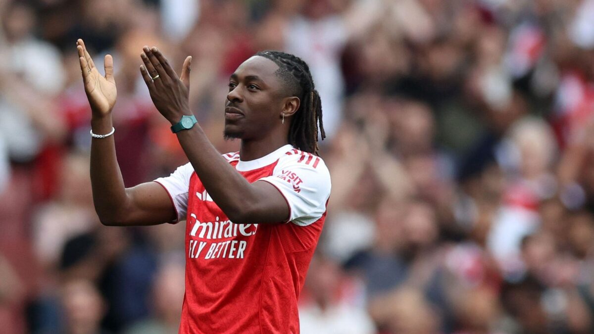 Arsenal's new No.10 greets the crowd at the Emirates.