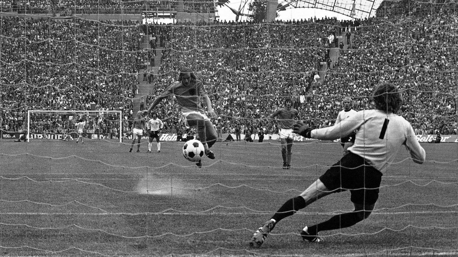 Johan Neeskens scores a penalty in the 1974 World Cup final between the Netherlands and West Germany.