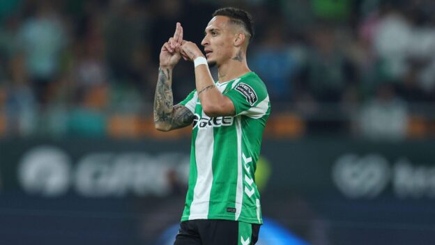 Antony’s latest brilliant golazo shows he’s actually the reincarnation of Ronaldinho