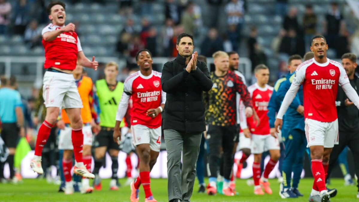 Newcastle, UK. 28th Sep, 2025. Mikel Arteta Manager Of Arsenal applauds the fans while Declan Rice Celebrates Arsenal's late win during the Newcastle United FC v Arsenal FC English Premier League match at St.James' Park, Newcastle, England, United Kingdom on 28 September 2025 C