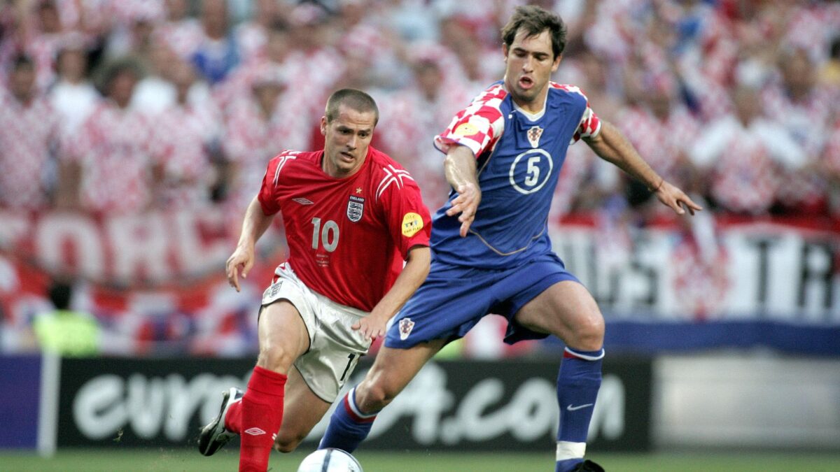 Igor Tudor grapples with Michael Owen at Euro 2004.