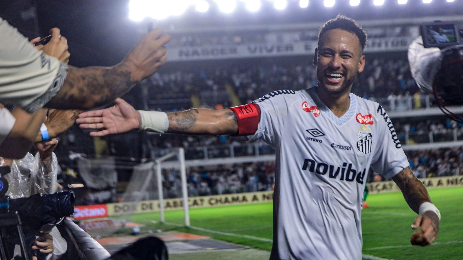 Neymar rolled back the years with this ridiculous goal.