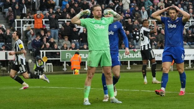 Everton keeper Jordan Pickford celebrates against Newcastle