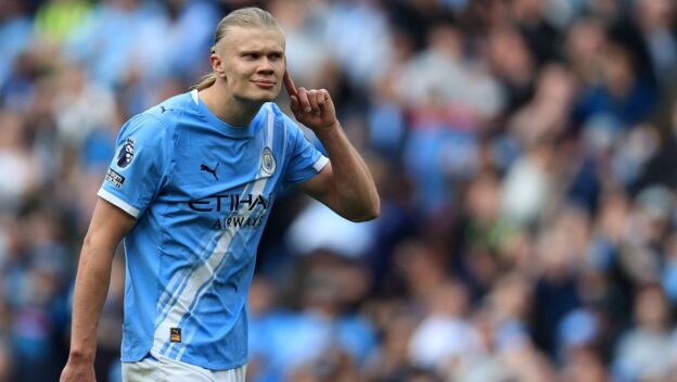 Etihad Stadium, Manchester, Lancashire, UK. 19th Apr, 2026. Premier League Football, Manchester City versus Arsenal ; Erling Haaland of Manchester City celebrates towards the visiting supporter at full time