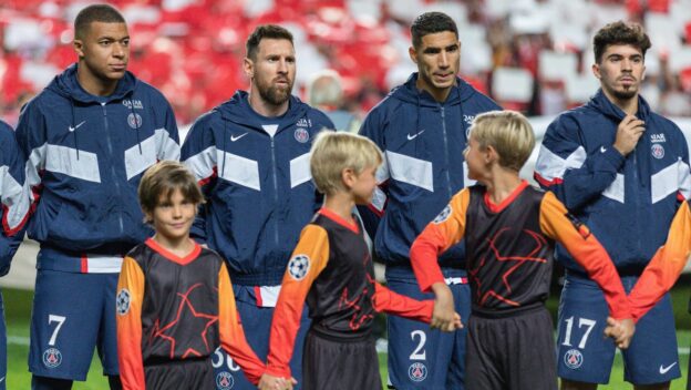 Achraf Hakimi lines up with his PSG teammates before a match