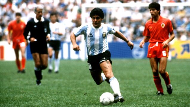 Maradona left Belgium defenders with twisted blood at the Azteca.