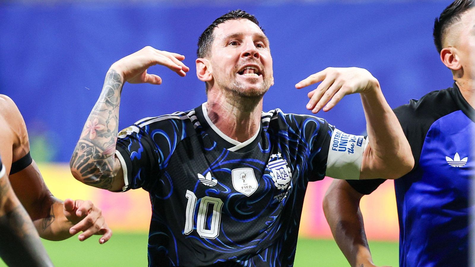 Nomeie todos os jogadores com cinco ou mais assistências na Copa do Mundo.