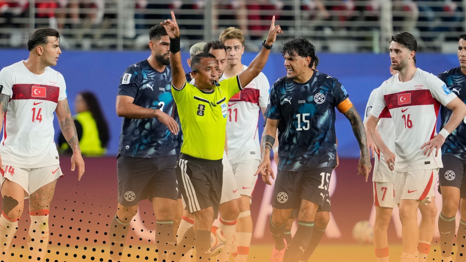 O árbitro da Copa do Mundo irritou Miguel Almiron com uma surpreendente reação ao cartão vermelho do VAR.