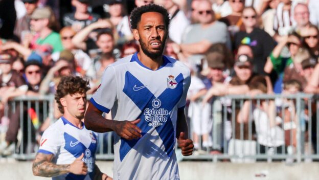 Pierre-Emerick Aubameyang (Deportivo La Coruna) looks on during the pre-season friendly match between FC St. Pauli and RC Deportivo La Corunaat Millerntor Stadium on August 1, 2026 in Hamburg, Germany.