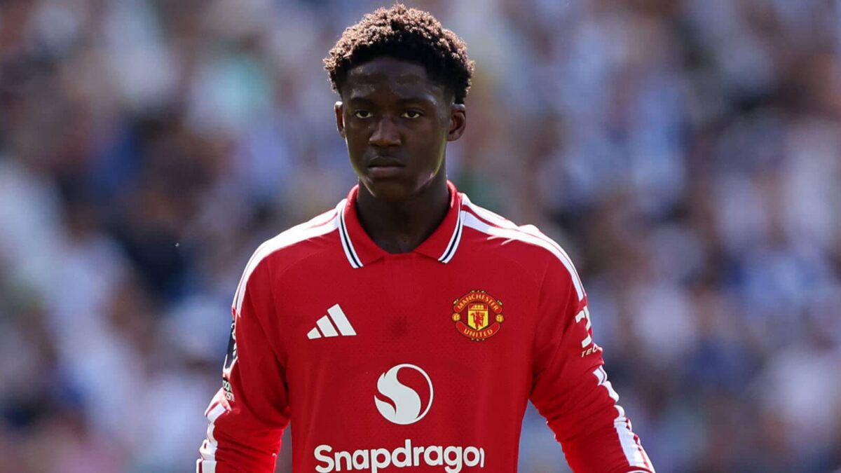 Kobbie Mainoo playing for Manchester United