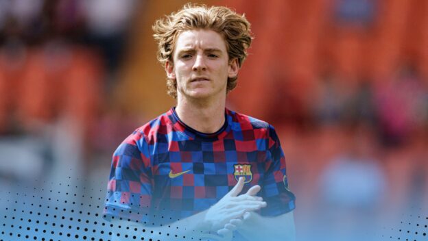 Anthony Gordon warming up for Barcelona