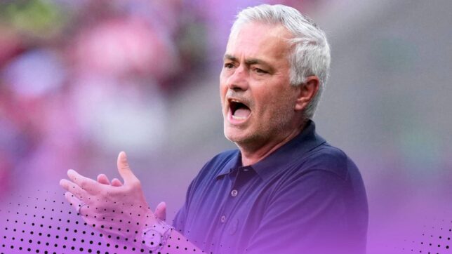 Jose Mourinho clapping