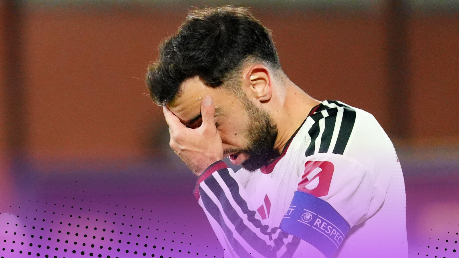 Bruno Fernandes with his head in his hands.